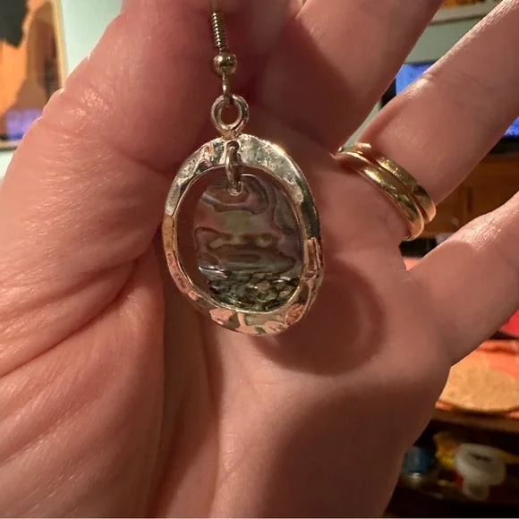 Silver Abalone Shell Jewelry Set necklace and earrings - Picture 5 of 7